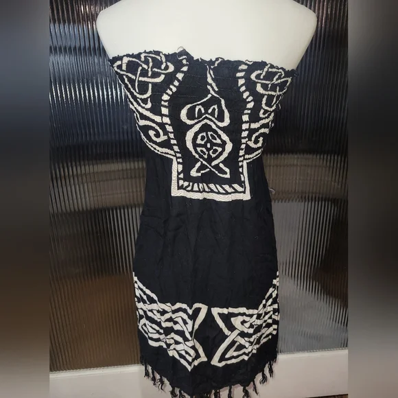 Beach Dress - Picture 2 of 3